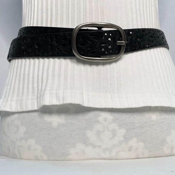 Kohls Womens Reversable Belt Large Waist Black Gold Perforated Pattern - Picture 2 of 16